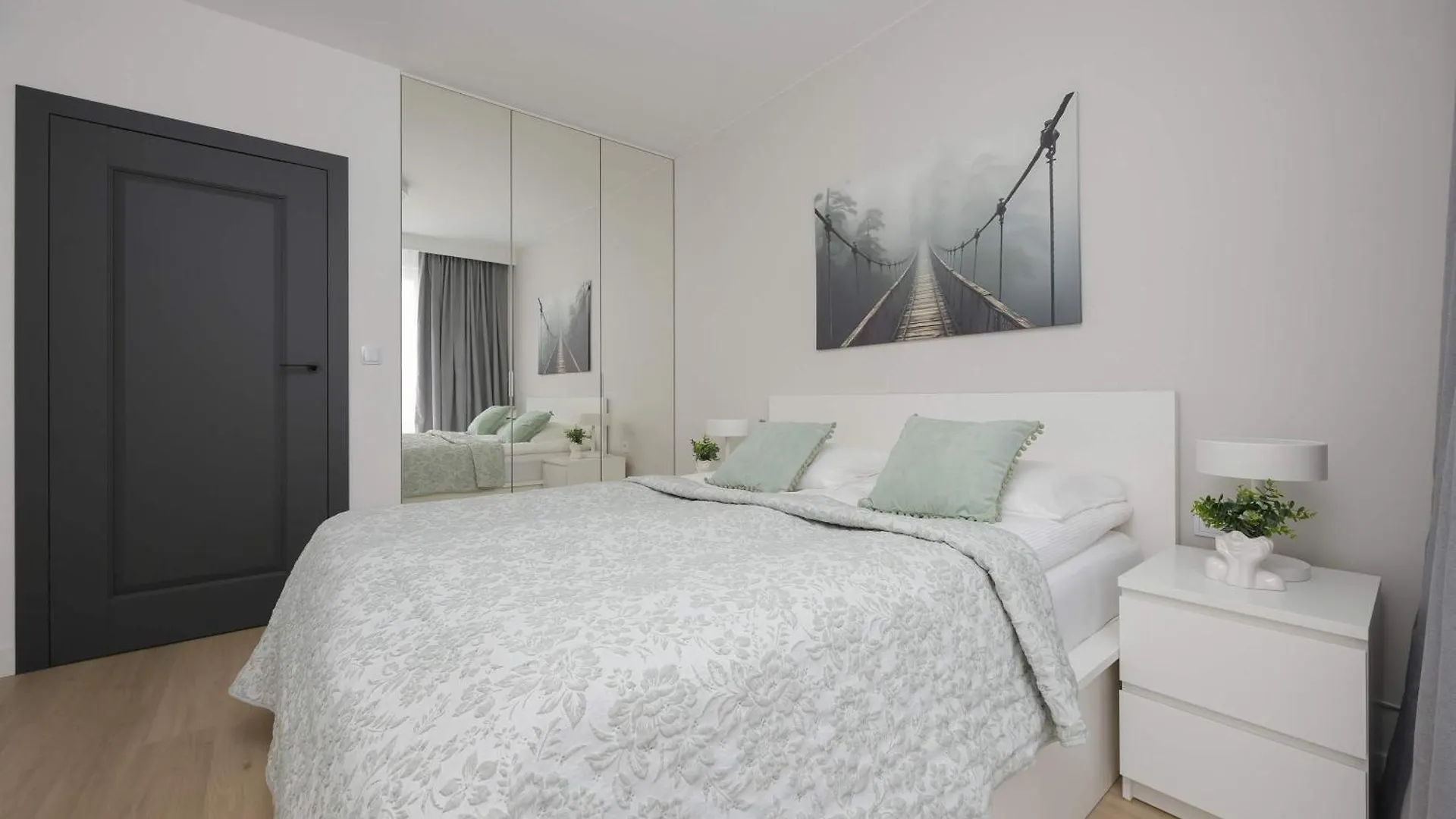 Cosy Air-Conditioned Apartment With Parking In The Garage By Renters Prestige Варшава 0*,  Польша
