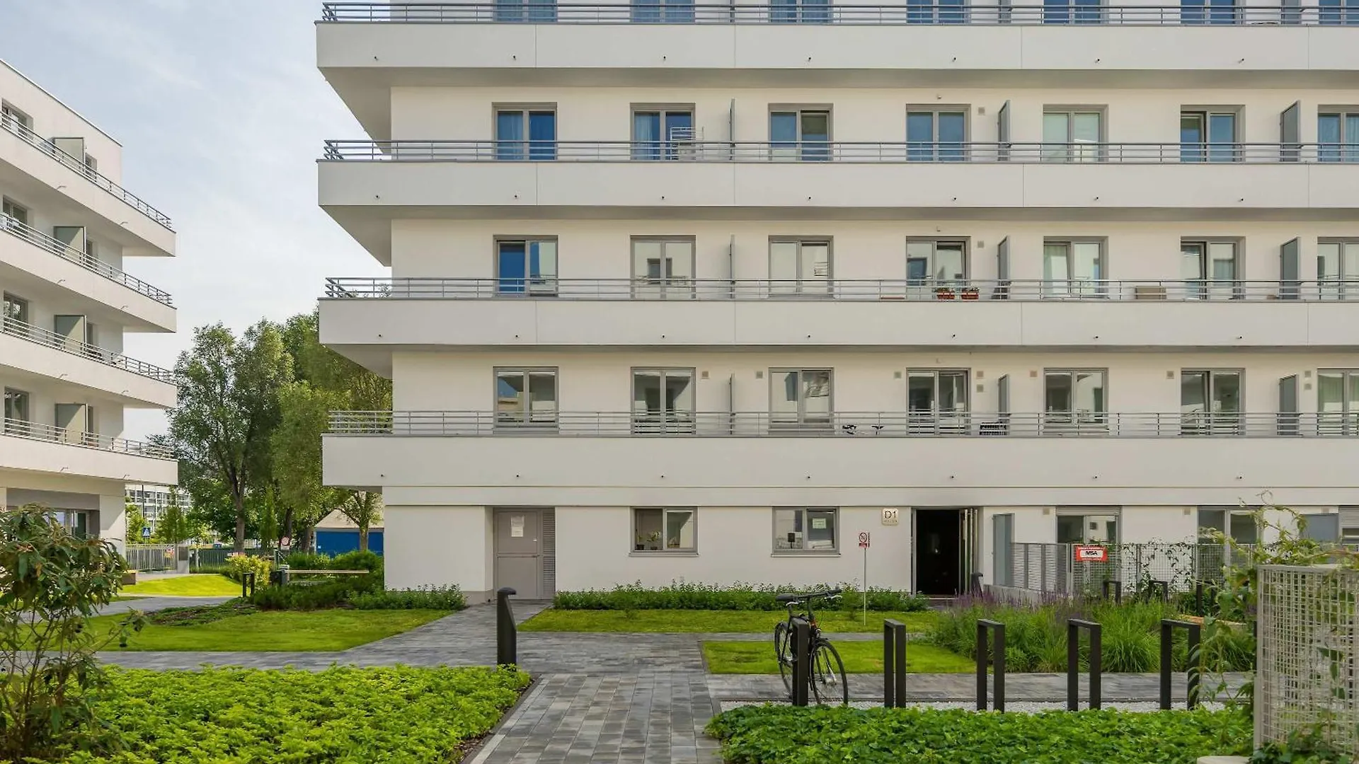 Cosy Air-Conditioned Apartment With Parking In The Garage By Renters Prestige Варшава