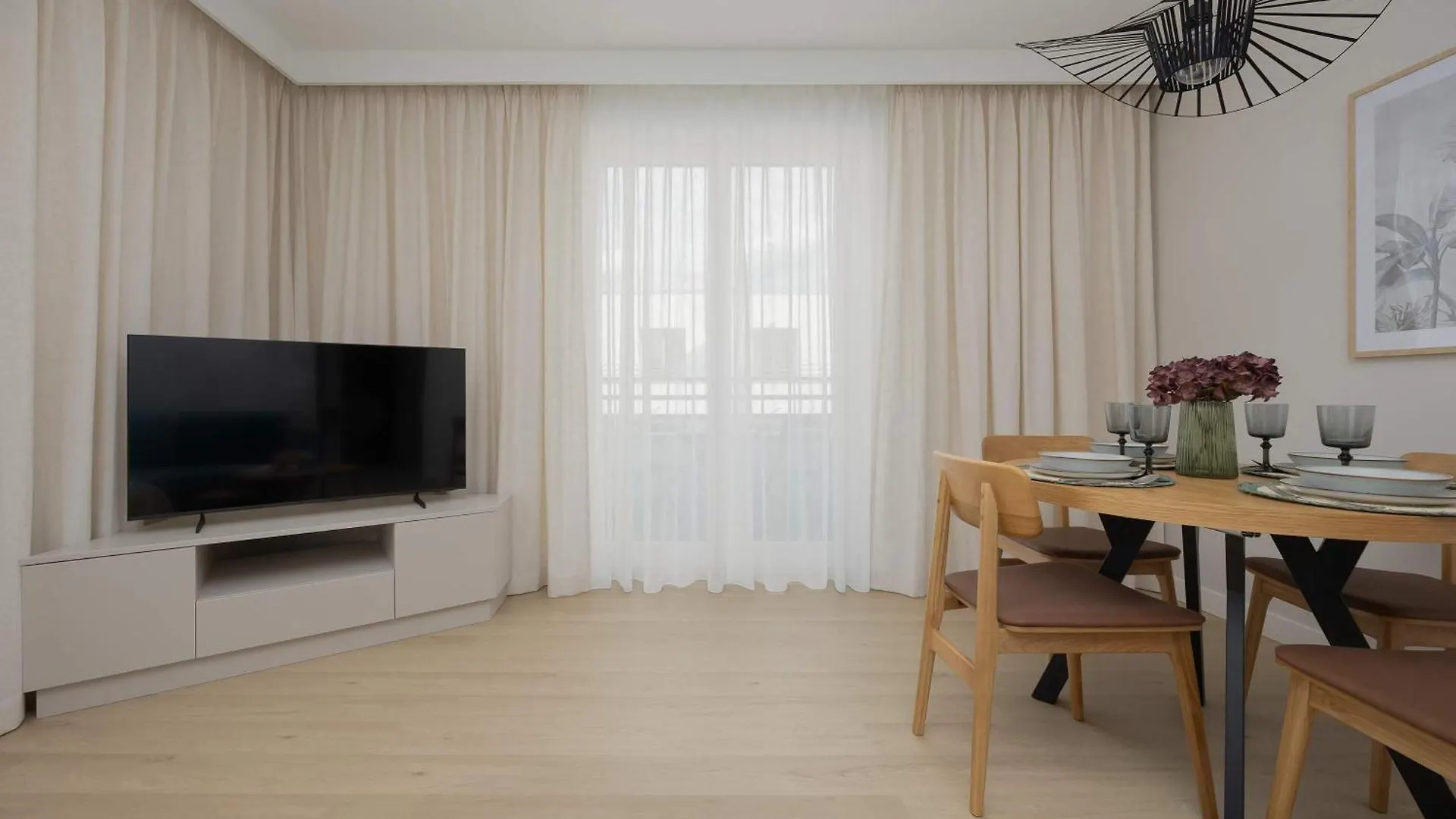Cosy Air-Conditioned Apartment With Parking In The Garage By Renters Prestige Варшава